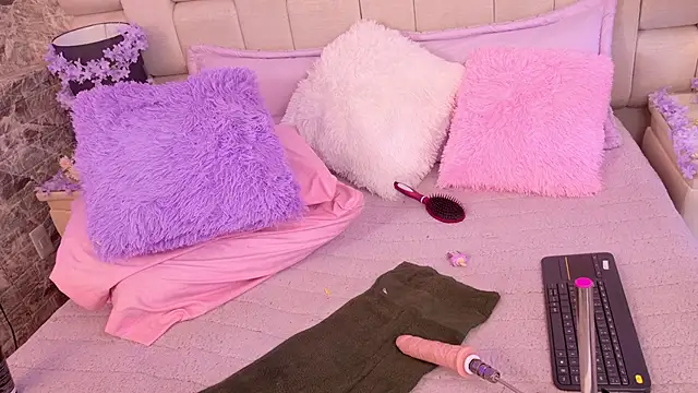 ZendayaGrey online show from 15, 3, 2025