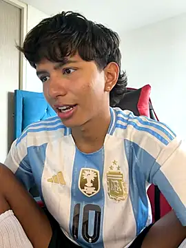 Leonarrrd 01 online show from 2, 12, 2025