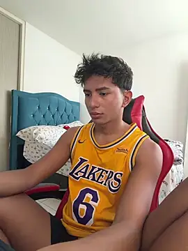 Leonarrrd 01 online show from 9, 4, 2026