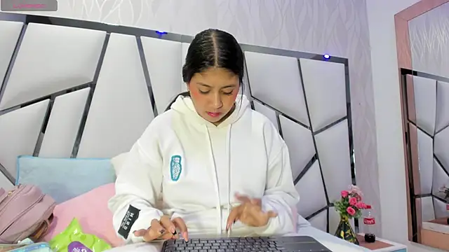  aurora18  online show from 10, 9, 2025