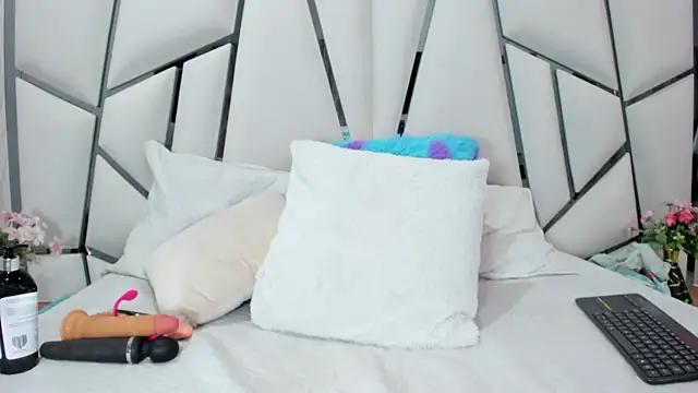  aurora18  online show from 30, 9, 2025