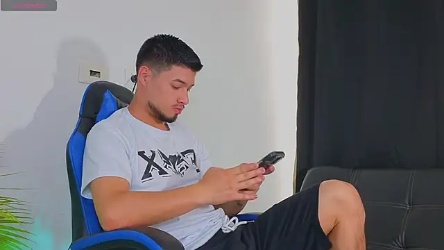 EdwardRoss  online show from 22, 10, 2025