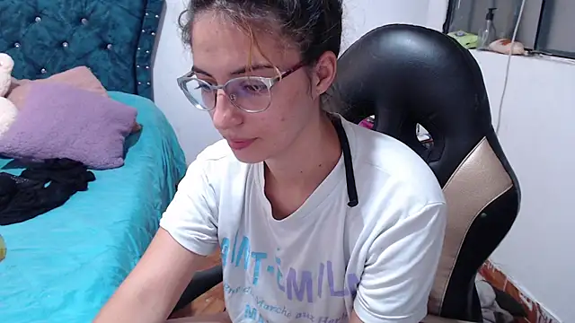 Snapshot of Kate_lorens9 chatting on 11, 5, 2026 Kate lorens9 online show from 11, 5, 2026