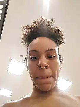 Julia Pretinha online show from 10, 10, 2025