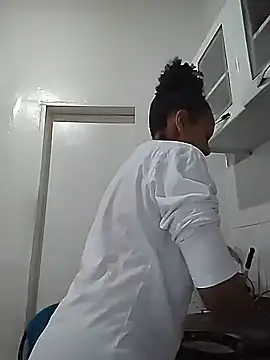 Julia Pretinha online show from 8, 11, 2025