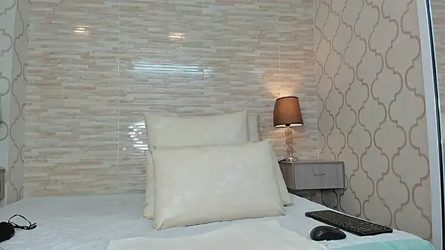 ZoeSmitth online show from 30, 1, 2025