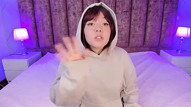 Fluffy Bubble21 online show from 3, 3, 2025