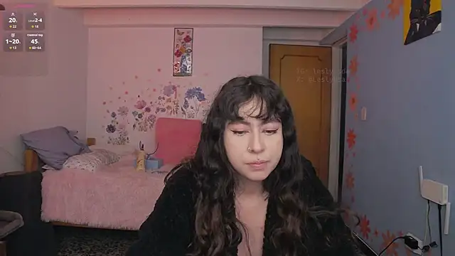 Snapshot of leslyyu chatting on 18, 10, 2025 leslyyu online show from 18, 10, 2025