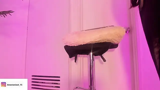 Miia Thompsonn online show from 27, 2, 2025