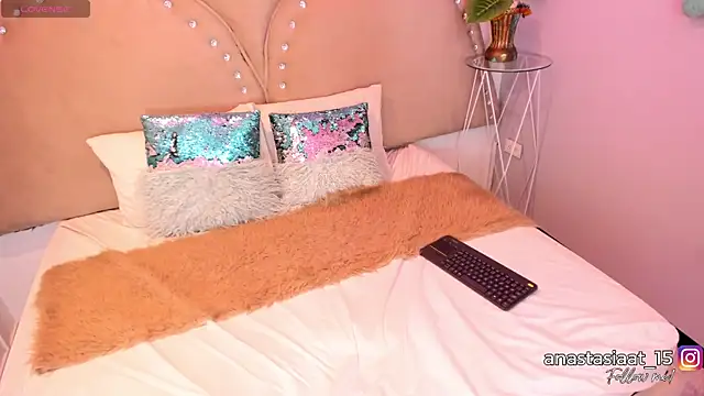 Miia Thompsonn online show from 16, 4, 2026