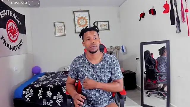 AlejoKhalifa  online show from 28, 10, 2025