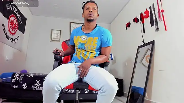 AlejoKhalifa  online show from 10, 11, 2025