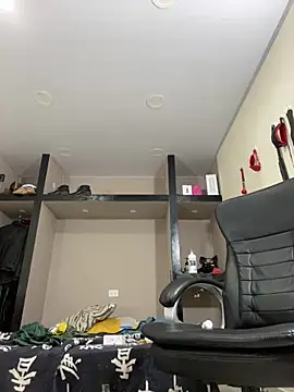 AlejoKhalifa  online show from 22, 4, 2026