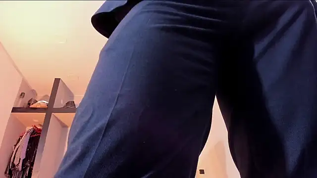 AlejoKhalifa  online show from 27, 4, 2026