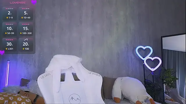 Britney Lynch online show from 22, 3, 2025