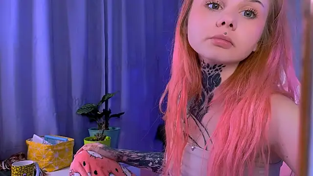 Britney Lynch online show from 28, 9, 2025