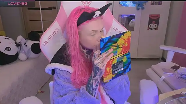 Britney Lynch online show from 22, 10, 2025