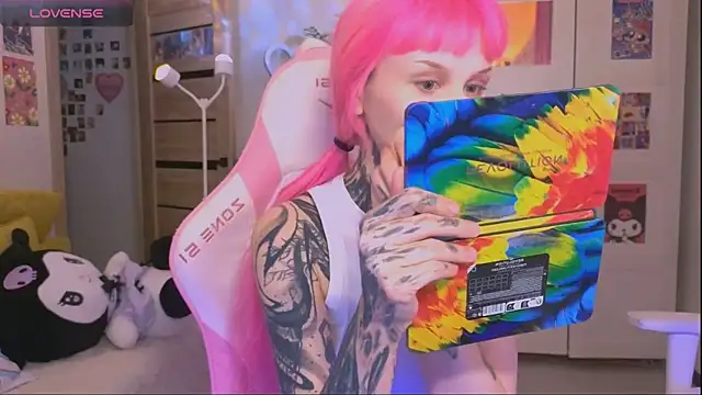 Britney Lynch online show from 23, 10, 2025