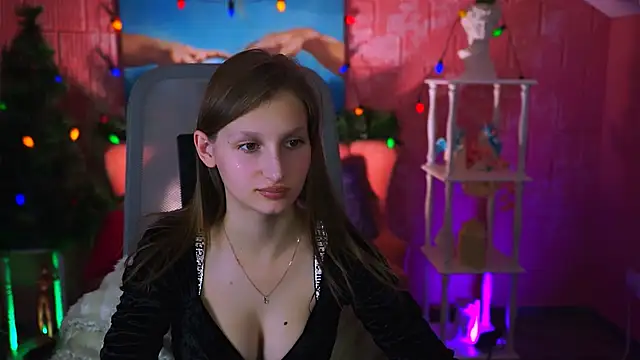 EllaHorton online show from 30, 12, 2024