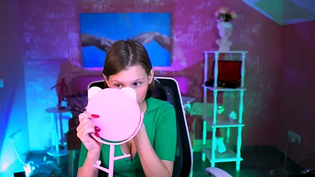 EllaHorton online show from 11, 6, 2026