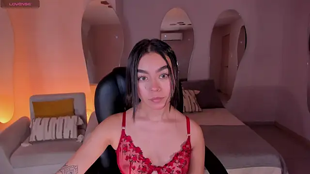 Snapshot of GigiLee_ chatting on 8, 12, 2024 GigiLee online show from 8, 12, 2024