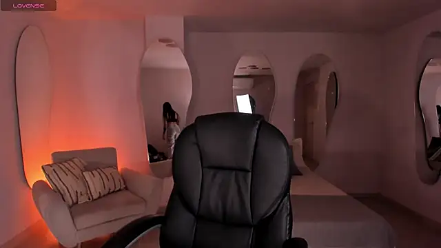 Snapshot of GigiLee_ chatting on 17, 12, 2024 GigiLee online show from 17, 12, 2024