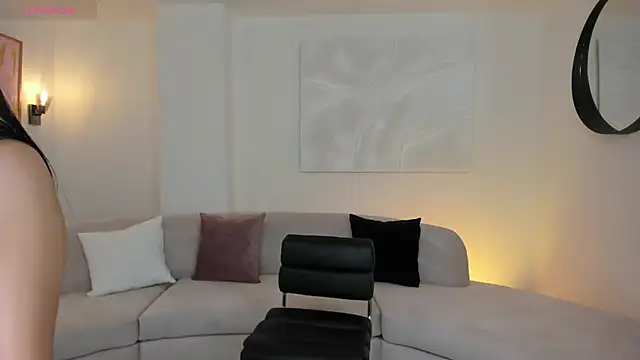 Snapshot of GigiLee_ chatting on 27, 12, 2024 GigiLee online show from 27, 12, 2024