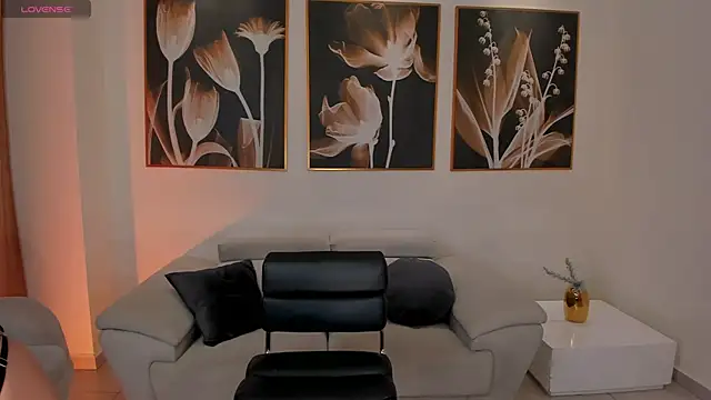 Snapshot of GigiLee_ chatting on 31, 12, 2024 GigiLee online show from 31, 12, 2024