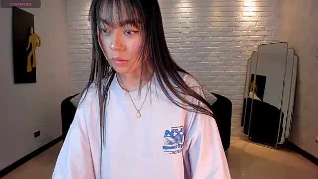 Snapshot of GigiLee_ chatting on 4, 1, 2025 GigiLee online show from 4, 1, 2025