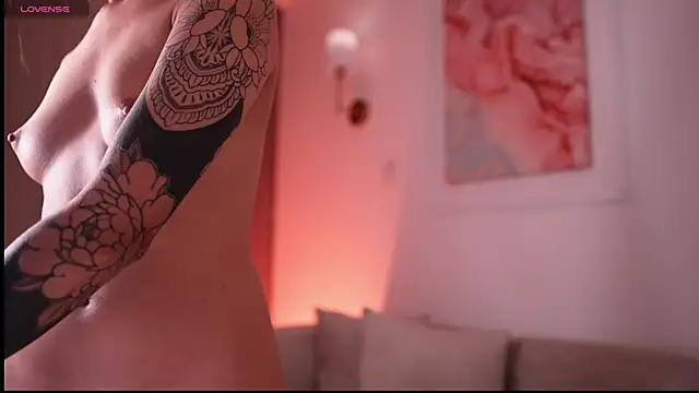 Snapshot of GigiLee_ chatting on 7, 2, 2025 GigiLee online show from 7, 2, 2025