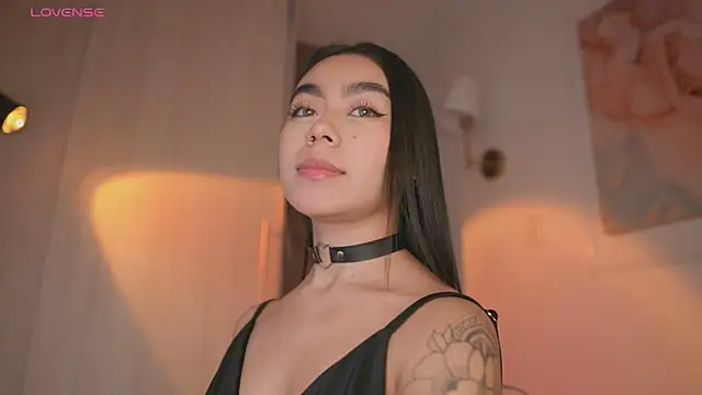 Snapshot of GigiLee_ chatting on 10, 10, 2025 GigiLee online show from 10, 10, 2025