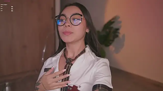 Snapshot of GigiLee_ chatting on 25, 10, 2025 GigiLee online show from 25, 10, 2025