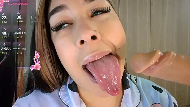 Snapshot of leahtemptation3 chatting on 19, 6, 2026 leahtemptation3 online show from 19, 6, 2026