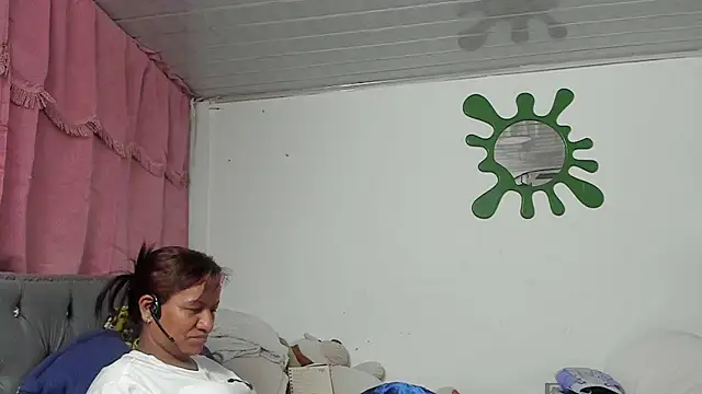 Snapshot of Laflaka22 chatting on 1, 11, 2025 Laflaka22 online show from 1, 11, 2025