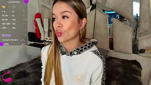 Snapshot of Natalyefoster chatting on 27, 11, 2025 Natalyefoster online show from 27, 11, 2025