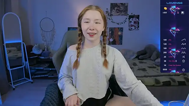 CallMeEffy1 online show from 5, 4, 2026