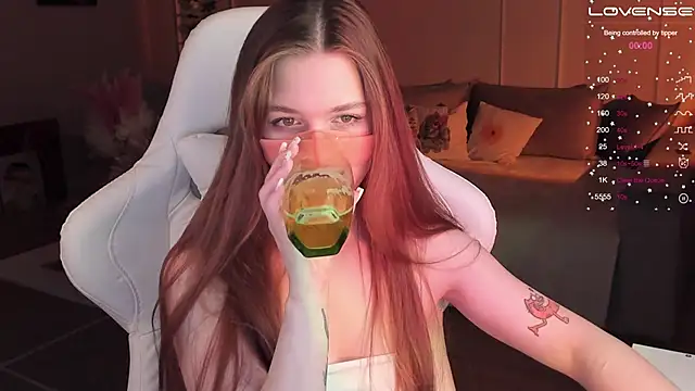 Frau Lina online show from 6, 2, 2025