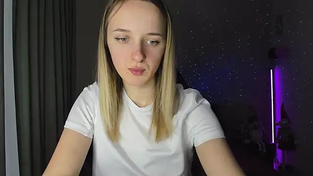 Snapshot of RouseReed chatting on 4, 2, 2025 RouseReed online show from 4, 2, 2025