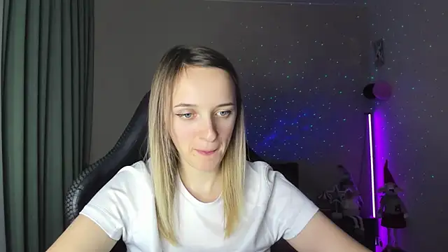 Snapshot of RouseReed chatting on 4, 2, 2025 RouseReed online show from 4, 2, 2025