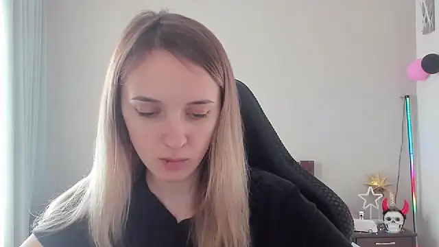 Snapshot of RouseReed chatting on 4, 3, 2025 RouseReed online show from 4, 3, 2025