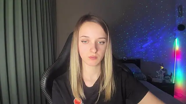 Snapshot of RouseReed chatting on 12, 3, 2025 RouseReed online show from 12, 3, 2025