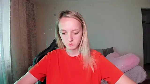 Snapshot of RouseReed chatting on 10, 9, 2025 RouseReed online show from 10, 9, 2025