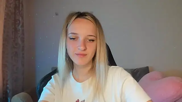 Snapshot of RouseReed chatting on 15, 9, 2025 RouseReed online show from 15, 9, 2025