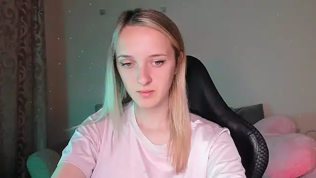 Snapshot of RouseReed chatting on 17, 9, 2025 RouseReed online show from 17, 9, 2025