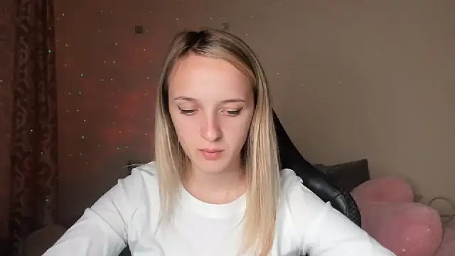 Snapshot of RouseReed chatting on 18, 9, 2025 RouseReed online show from 18, 9, 2025