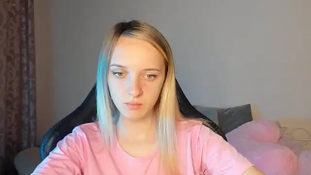 Snapshot of RouseReed chatting on 28, 9, 2025 RouseReed online show from 28, 9, 2025