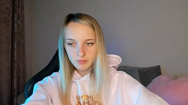 Snapshot of RouseReed chatting on 1, 10, 2025 RouseReed online show from 1, 10, 2025