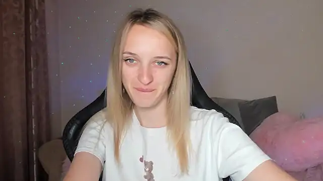 Snapshot of RouseReed chatting on 2, 10, 2025 RouseReed online show from 2, 10, 2025