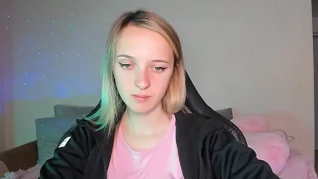 Snapshot of RouseReed chatting on 5, 10, 2025 RouseReed online show from 5, 10, 2025