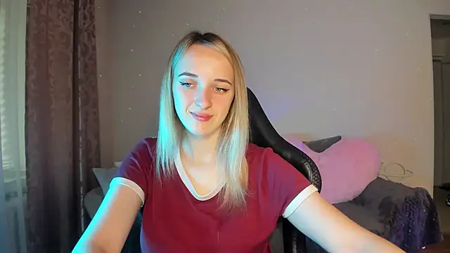 Snapshot of RouseReed chatting on 8, 10, 2025 RouseReed online show from 8, 10, 2025